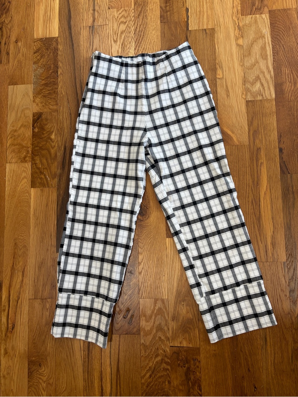 Black & White Plaid Women’s Petite/Capri Pants